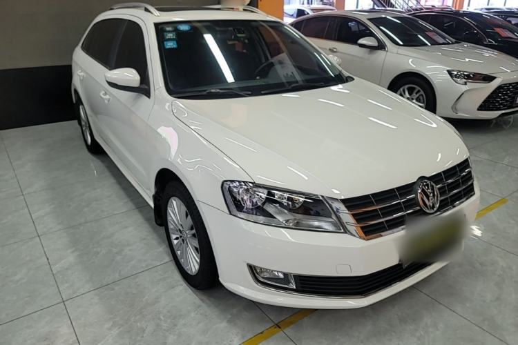 Used Volkswagen Gran Lavida 2013 1.4 TSI Automatic Comfort Model Front Right 45 Deg