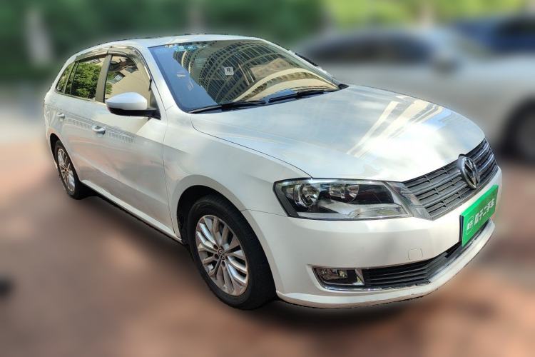 Used Volkswagen Gran Lavida 2013 1.4 TSI Automatic Luxury Model Front Right 45 Deg
