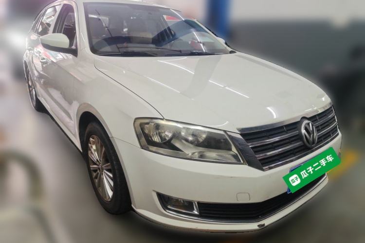 Used Volkswagen Gran Lavida 2013 1.4 TSI Automatic Comfort Model Front Right 45 Deg