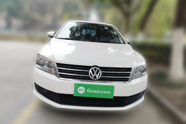 Used Volkswagen Gran Lavida 2013 1.6L Manual Fashion Model Front