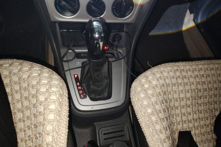 Used Volkswagen Gran Lavida 2013 1.6L Automatic Fashion Model Gear Lever