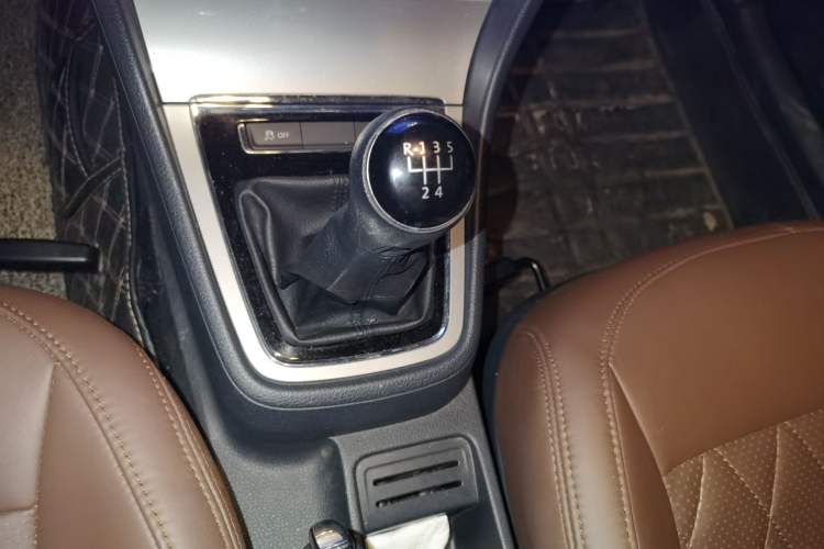 Used Volkswagen Gran Lavida 2013 1.4 TSI Manual Comfort Model Gear Lever