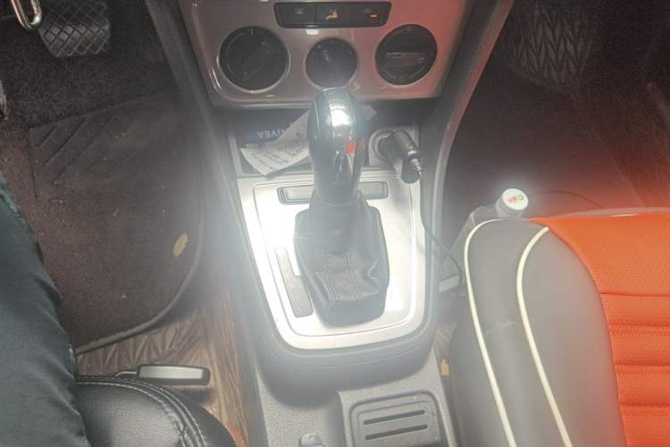 Used Volkswagen Gran Lavida 2013 1.6L Automatic Fashion Model Gear Lever