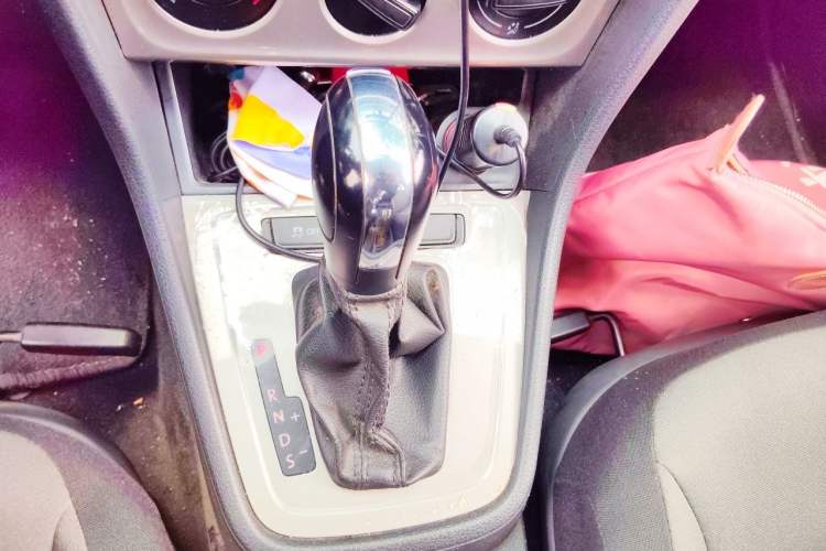 Used Volkswagen Gran Lavida 2013 1.6L Automatic Fashion Model Gear Lever