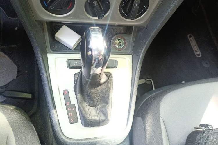 Used Volkswagen Gran Lavida 2013 1.6L Automatic Fashion Model Gear Lever