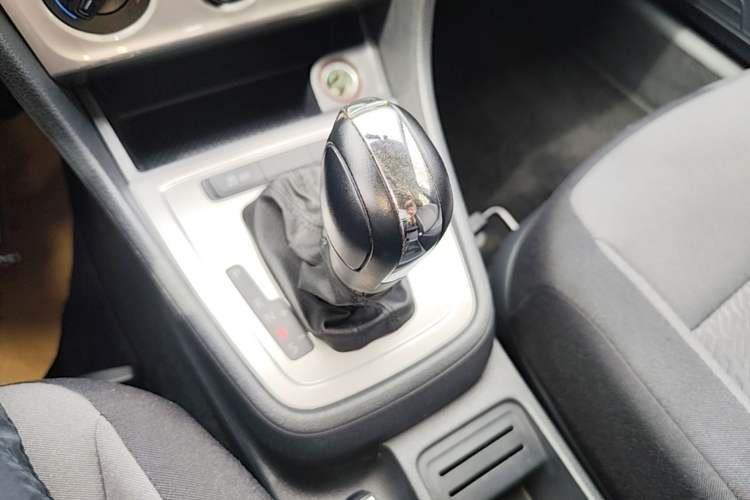 Used Volkswagen Gran Lavida 2013 1.6L Automatic Fashion Model Gear Lever