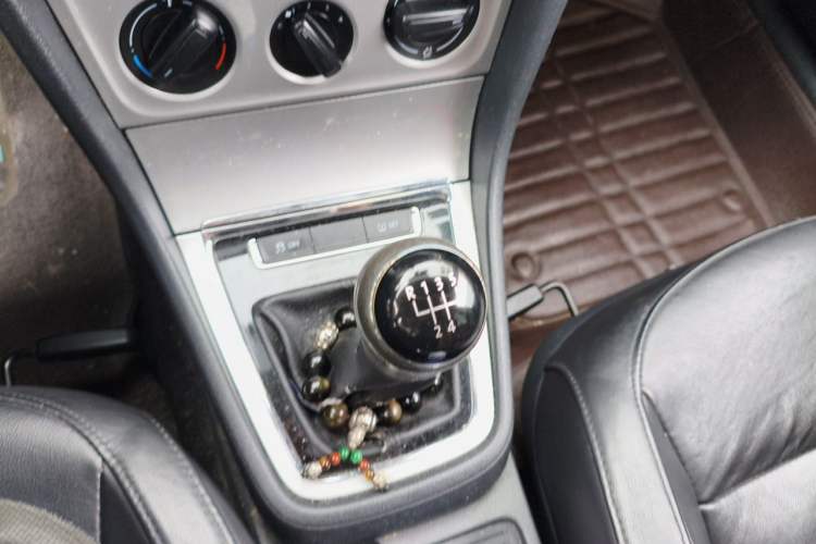 Used Volkswagen Gran Lavida 2013 1.6L Manual Comfort Model Gear Lever