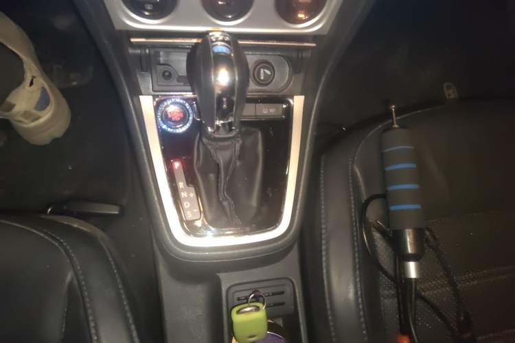 Used Volkswagen Gran Lavida 2013 1.4 TSI Automatic Luxury Model Gear Lever