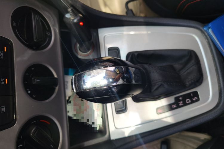 Used Volkswagen Gran Lavida 2013 1.6L Automatic Fashion Model Gear Lever