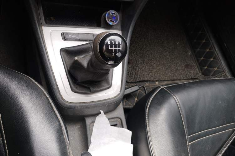 Used Volkswagen Gran Lavida 2013 1.6L Manual Fashion Model Gear Lever