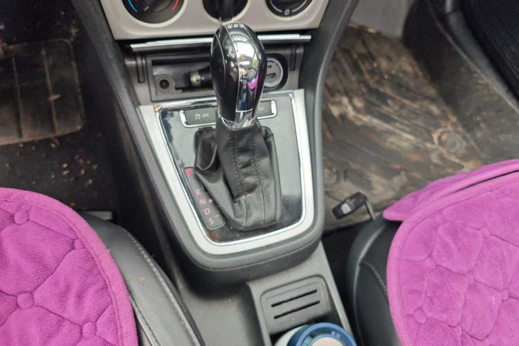 Used Volkswagen Gran Lavida 2013 1.4 TSI Automatic Comfort Model Gear Lever