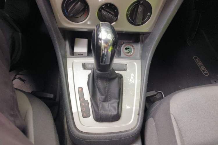Used Volkswagen Gran Lavida 2013 1.6L Automatic Fashion Model Gear Lever