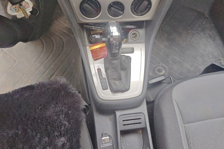 Used Volkswagen Gran Lavida 2013 1.6L Automatic Fashion Model Gear Lever