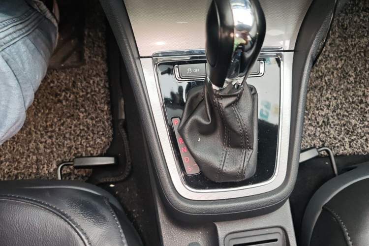 Used Volkswagen Gran Lavida 2013 1.6L Automatic Comfort Model Gear Lever
