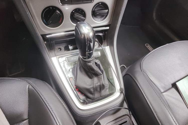Used Volkswagen Gran Lavida 2013 1.6L Automatic Comfort Model Gear Lever