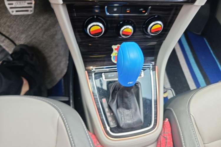 Used Volkswagen Gran Lavida 2013 1.6L Automatic Comfort Model Gear Lever