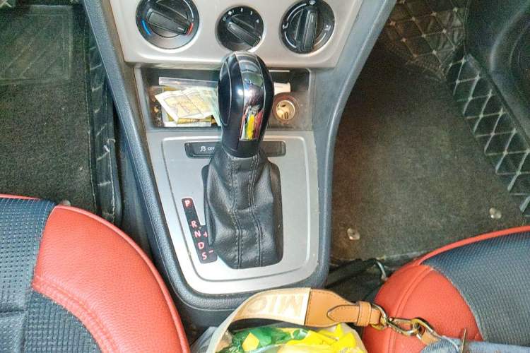 Used Volkswagen Gran Lavida 2013 1.6L Automatic Fashion Model Gear Lever