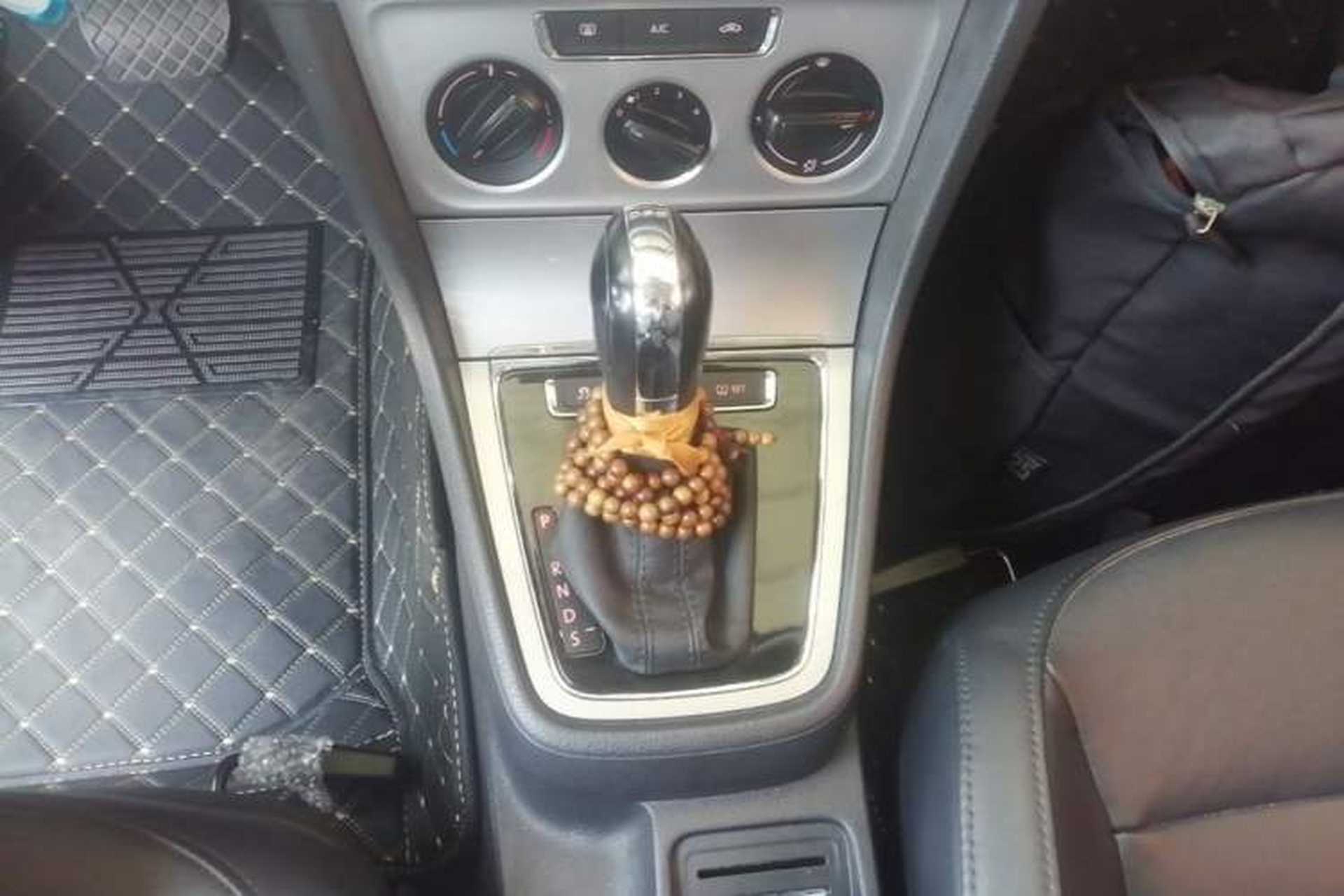 Used Volkswagen Gran Lavida 2013 1.4 TSI Automatic Comfort Model Gear Lever