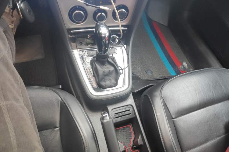 Used Volkswagen Gran Lavida 2013 1.6L Automatic Comfort Model Gear Lever