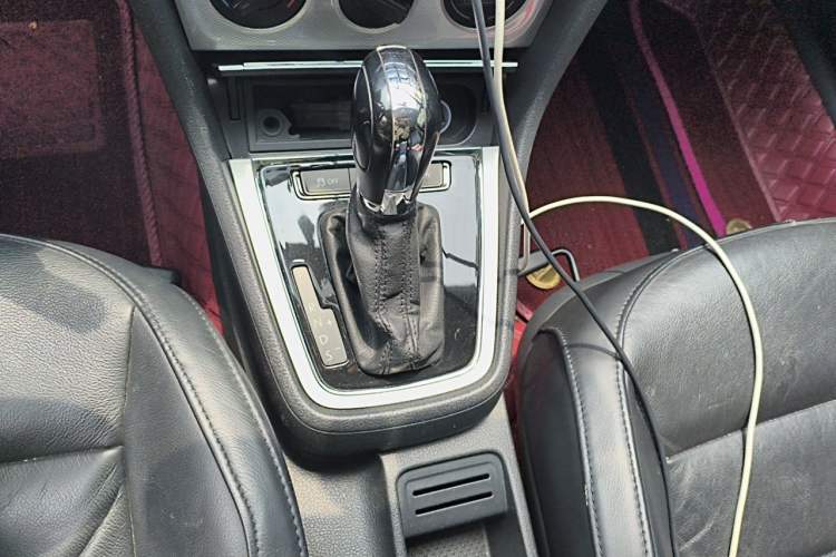 Used Volkswagen Gran Lavida 2013 1.6L Automatic Comfort Model Gear Lever