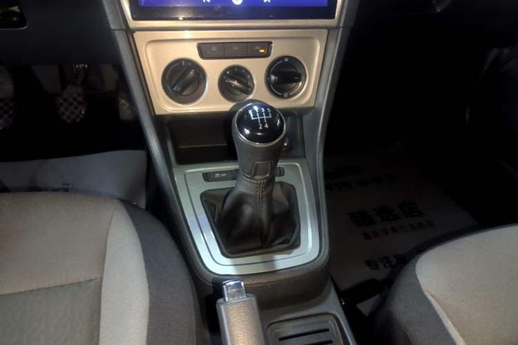 Used Volkswagen Gran Lavida 2013 1.6L Manual Fashion Model Gear Lever