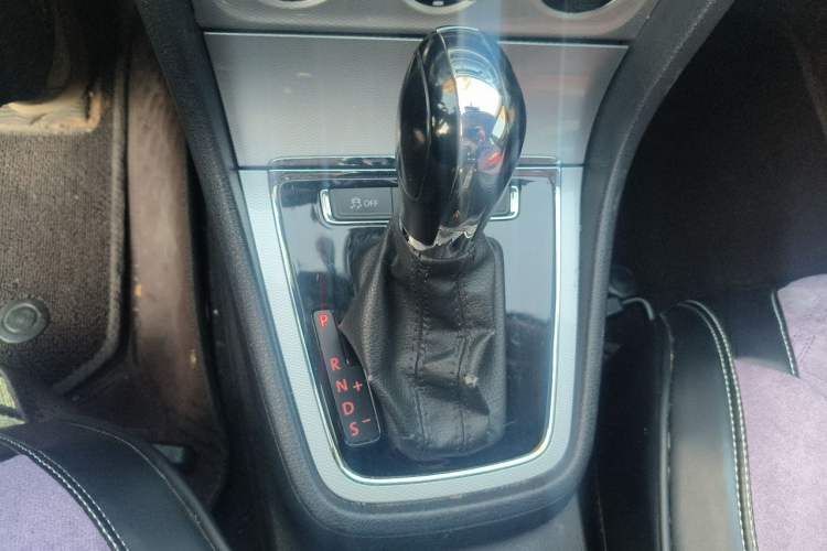 Used Volkswagen Gran Lavida 2013 1.6L Automatic Comfort Model Gear Lever