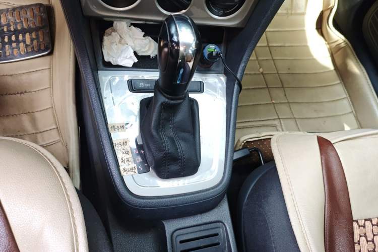 Used Volkswagen Gran Lavida 2013 1.6L Automatic Fashion Model Gear Lever