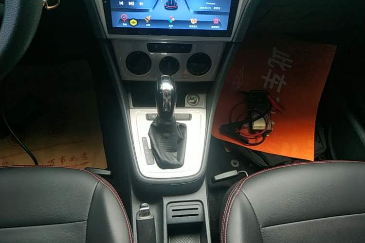 Used Volkswagen Gran Lavida 2013 1.6L Automatic Fashion Model Gear Lever