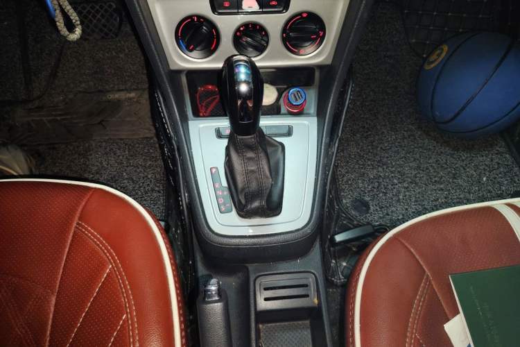 Used Volkswagen Gran Lavida 2013 1.6L Automatic Fashion Model Gear Lever
