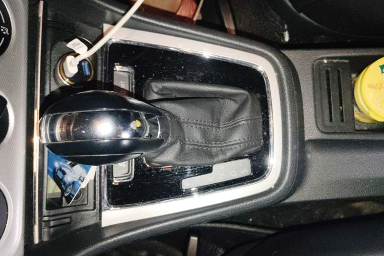 Used Volkswagen Gran Lavida 2013 1.6L Automatic Comfort Model Gear Lever