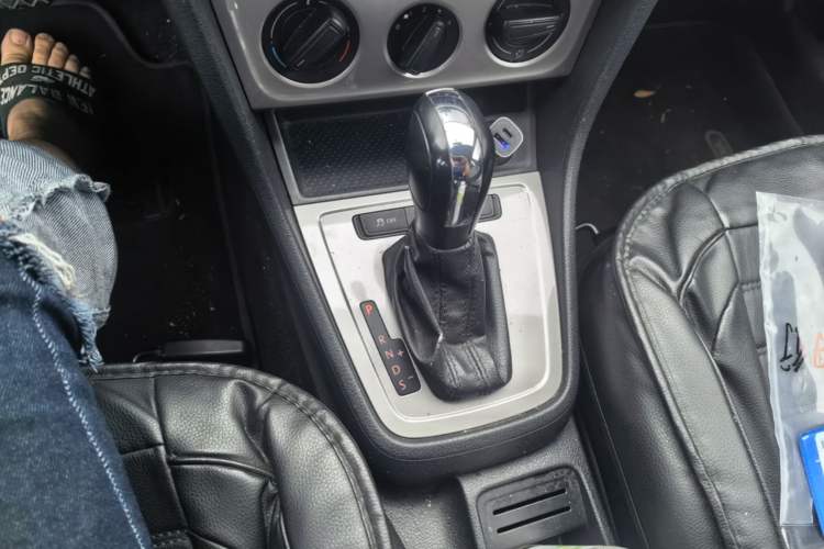 Used Volkswagen Gran Lavida 2013 1.6L Automatic Fashion Model Gear Lever