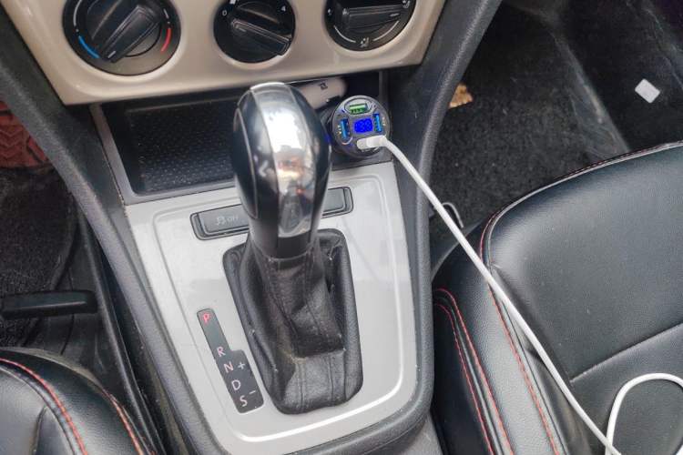 Used Volkswagen Gran Lavida 2013 1.6L Automatic Fashion Model Gear Lever