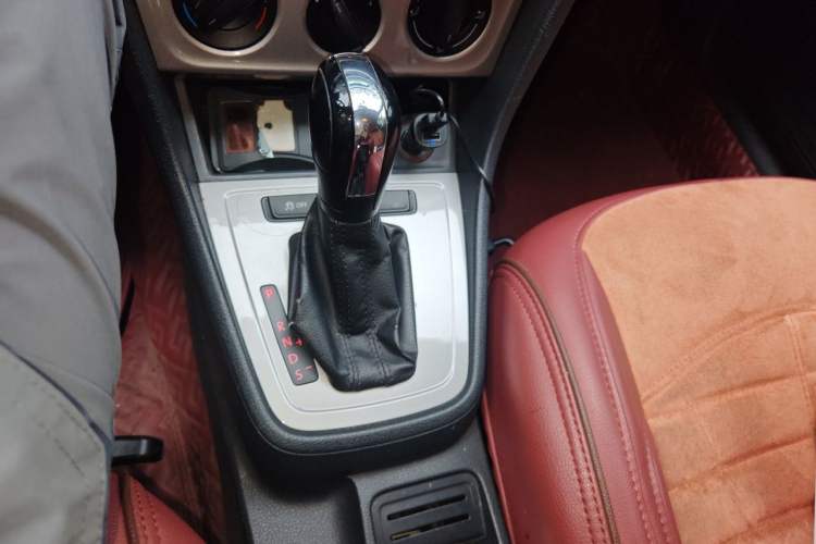 Used Volkswagen Gran Lavida 2013 1.6L Automatic Fashion Model Gear Lever