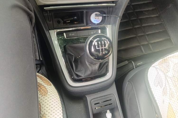 Used Volkswagen Gran Lavida 2013 1.6L Manual Fashion Model Gear Lever
