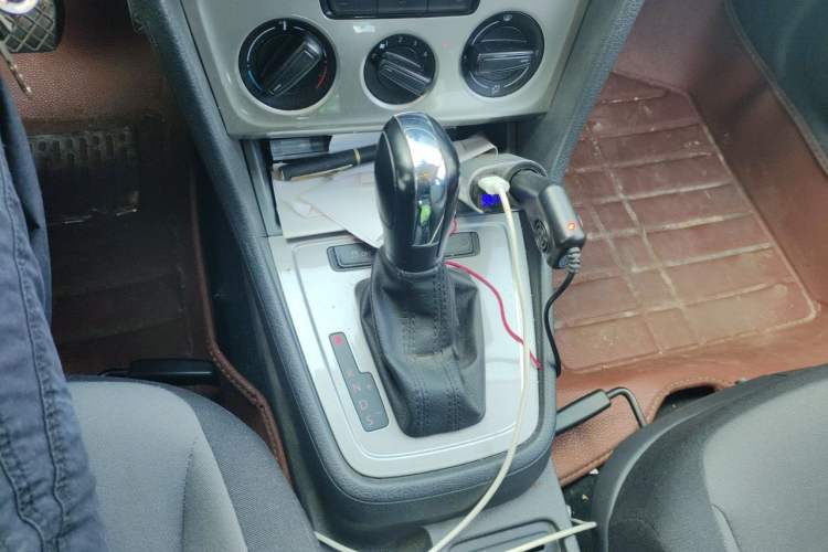 Used Volkswagen Gran Lavida 2013 1.6L Automatic Fashion Model Gear Lever