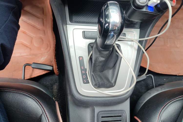 Used Volkswagen Gran Lavida 2013 1.6L Automatic Fashion Model Gear Lever