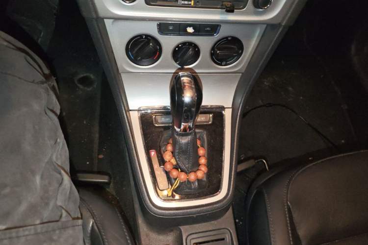Used Volkswagen Gran Lavida 2013 1.6L Automatic Comfort Model Gear Lever
