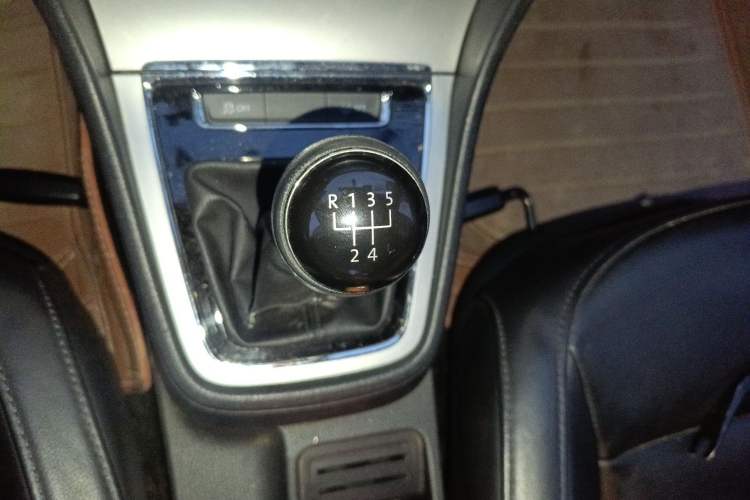 Used Volkswagen Gran Lavida 2013 1.6L Manual Comfort Model Gear Lever