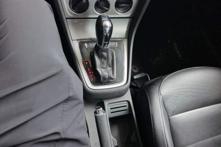 Used Volkswagen Gran Lavida 2013 1.6L Automatic Comfort Model Gear Lever