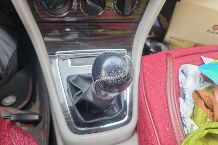 Used Volkswagen Gran Lavida 2013 1.6L Manual Comfort Model Gear Lever