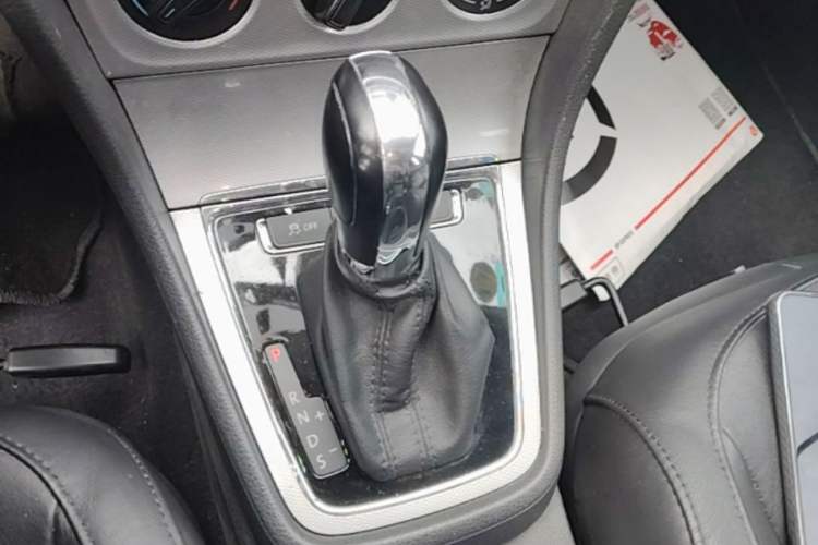 Used Volkswagen Gran Lavida 2013 1.6L Automatic Comfort Model Gear Lever