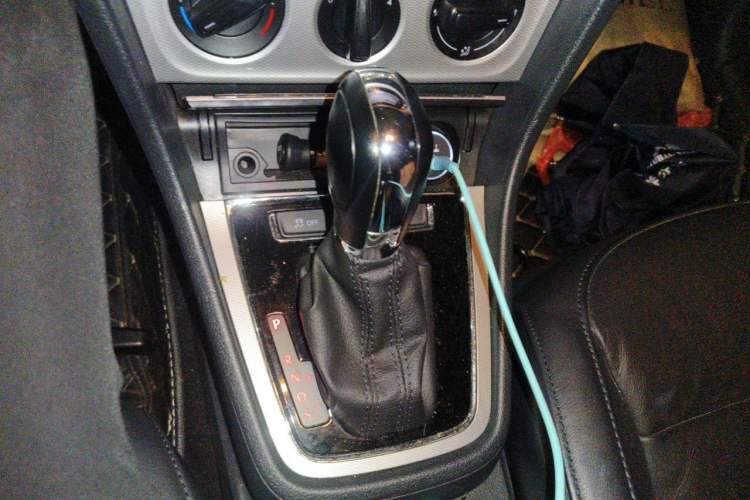Used Volkswagen Gran Lavida 2013 1.4 TSI Automatic Comfort Model Gear Lever