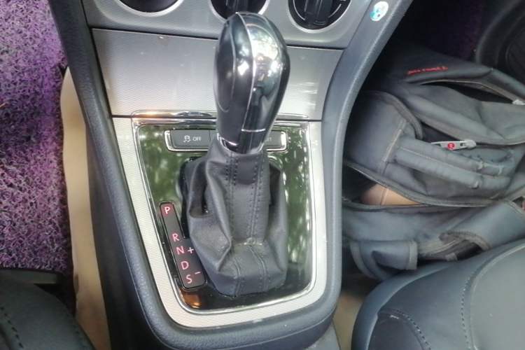 Used Volkswagen Gran Lavida 2013 1.6L Automatic Comfort Model Gear Lever