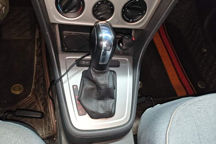 Used Volkswagen Gran Lavida 2013 1.6L Automatic Fashion Model Gear Lever
