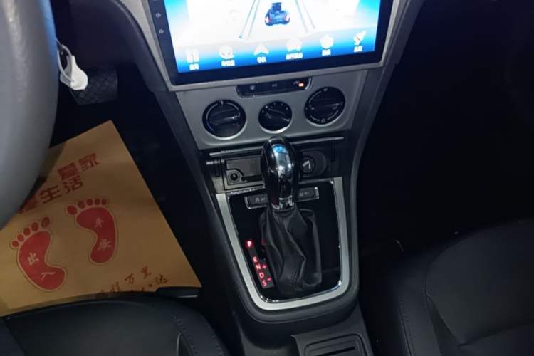 Used Volkswagen Gran Lavida 2013 1.6L Automatic Comfort Model Gear Lever