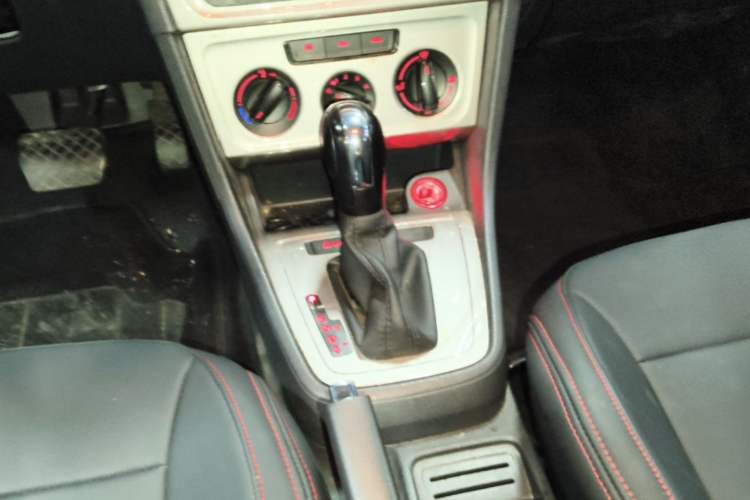 Used Volkswagen Gran Lavida 2013 1.6L Automatic Fashion Model Gear Lever