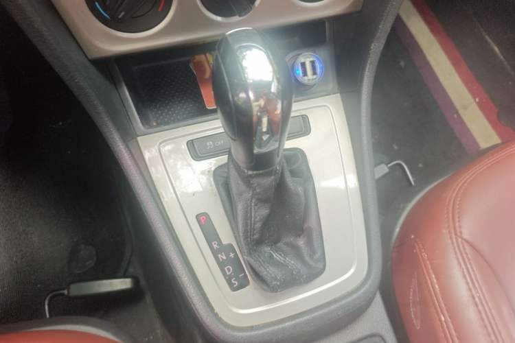 Used Volkswagen Gran Lavida 2013 1.6L Automatic Fashion Model Gear Lever
