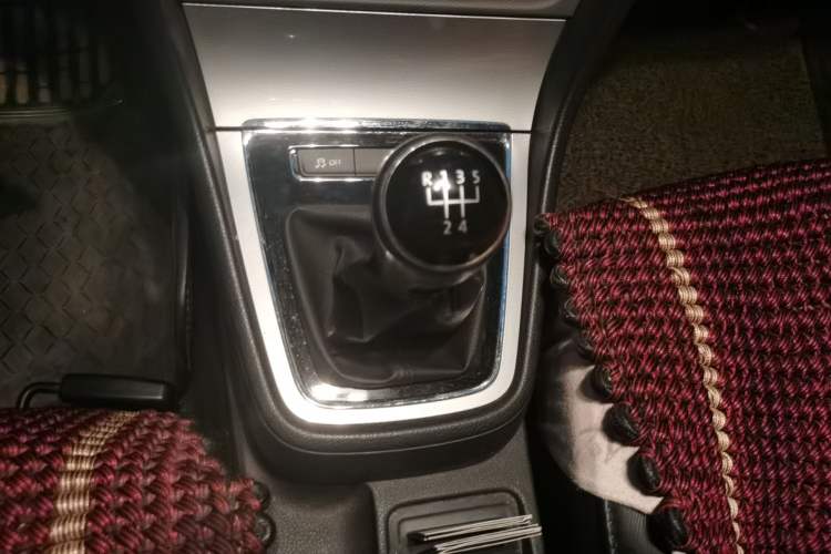 Used Volkswagen Gran Lavida 2013 1.4 TSI Manual Comfort Model Gear Lever
