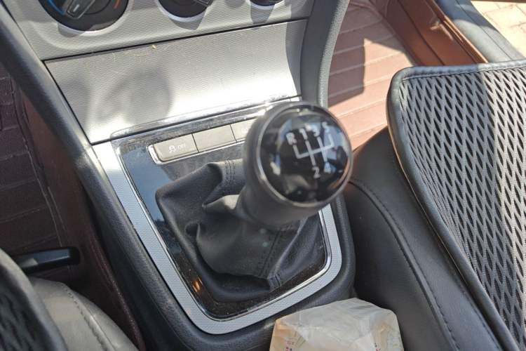 Used Volkswagen Gran Lavida 2013 1.4 TSI Manual Comfort Model Gear Lever