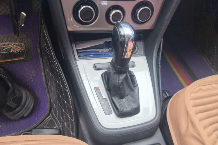 Used Volkswagen Gran Lavida 2013 1.6L Automatic Fashion Model Gear Lever